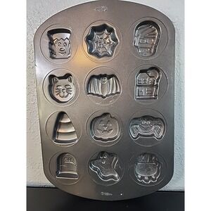 Rare Halloween Non-Stick Cookie Shapes Pan Ghost, Pumpkin, Bat, Cat‎ & RIP Shape